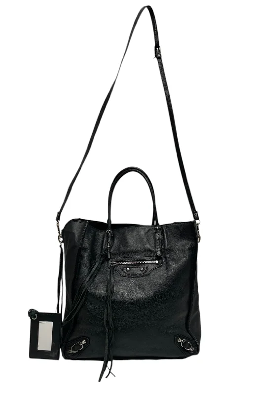 Statement Bags At Unbelievable Discounts – Shop TodayStylish Deals BALENCIAGA/Tote Bag/Leather/BLK/CLASSIC BAG WIT TASSLE Statement Bags At Unbelievable Discounts – Shop TodayStylish Deals BALENCIAGA/Tote Bag/Leather/BLK/CLASSIC BAG WIT TASSLE