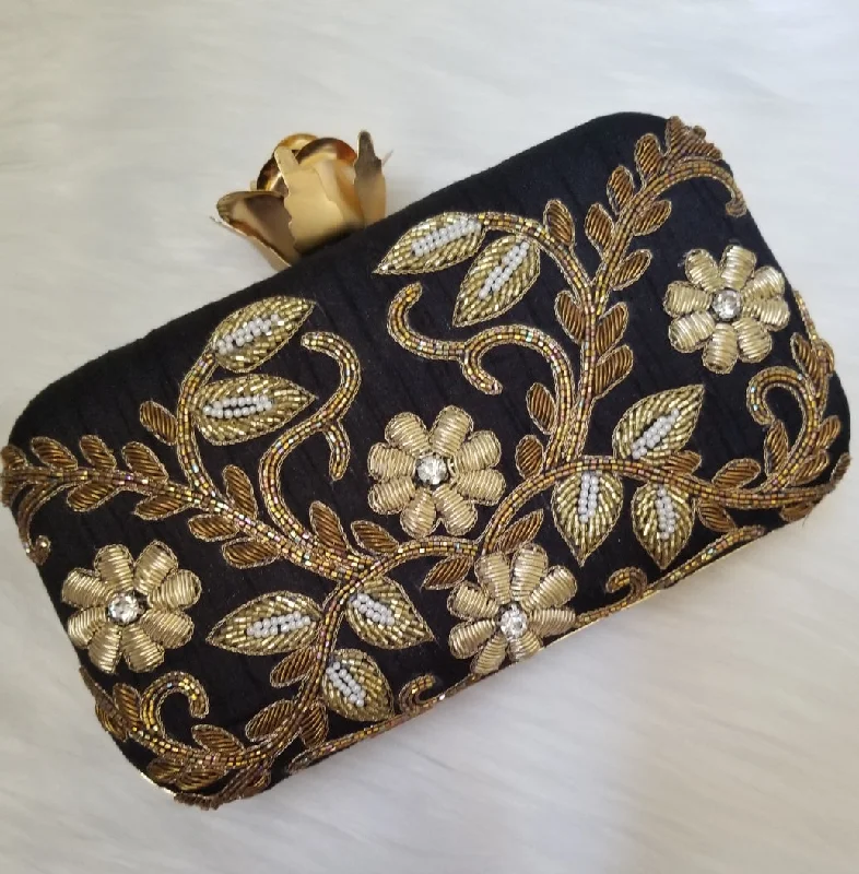 INAYA Clutch